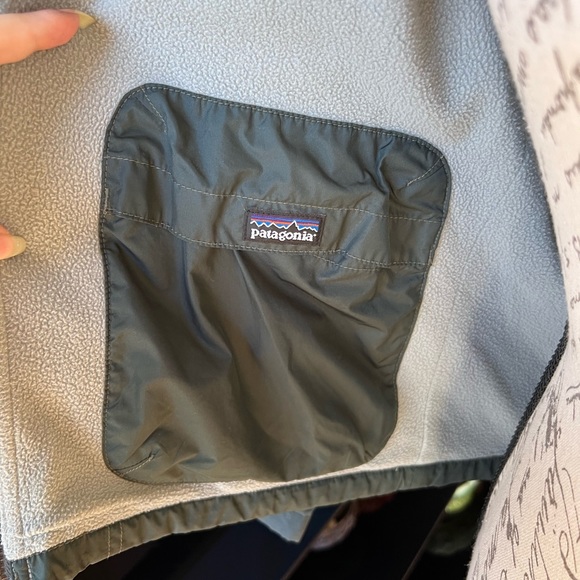 Kids Patagonia fleece lined bomber jacket green size Medium. - Picture 11 of 16